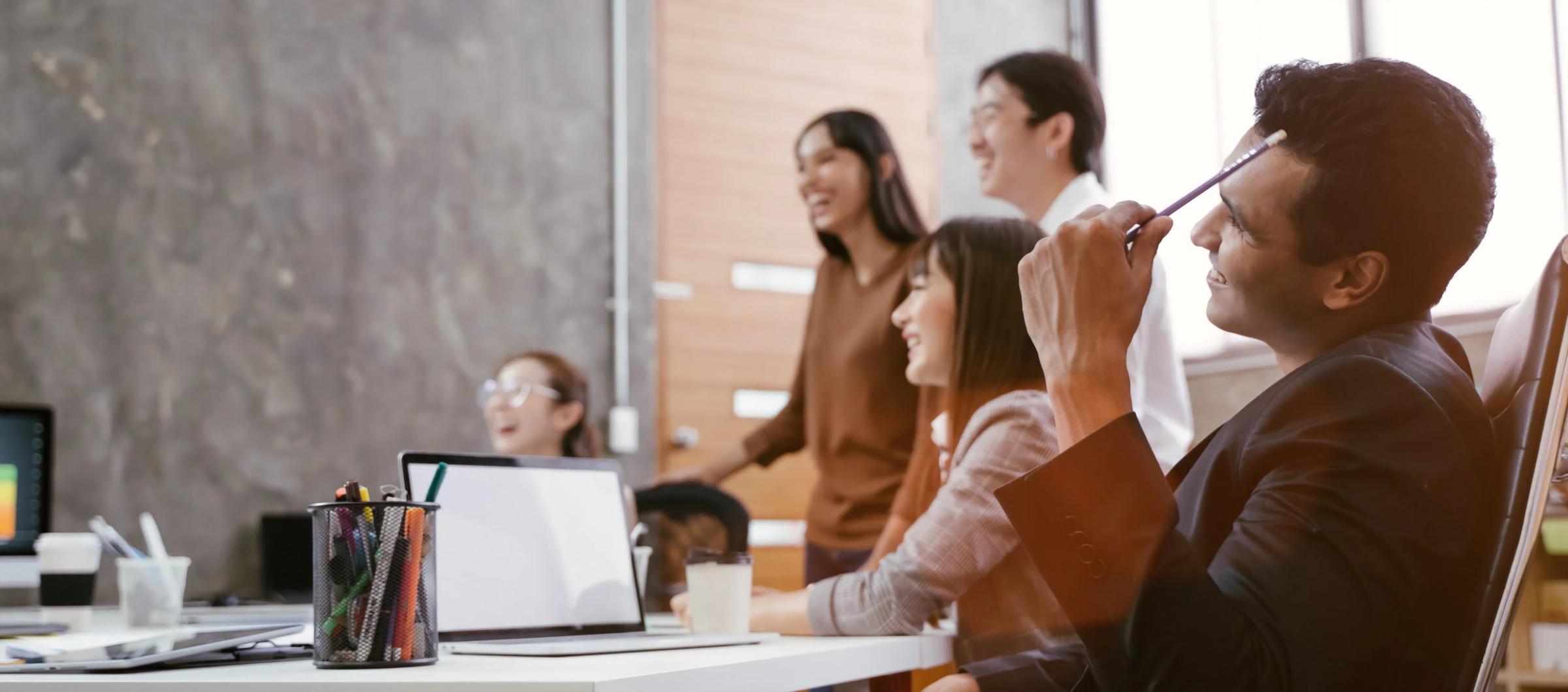 Professionellt affärsmöte med fokus på ekonomisk strategi